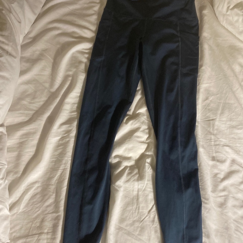 navy blue leggings with pockets on side